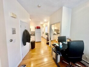 392 Commercial St in Boston, MA - Building Photo - Building Photo