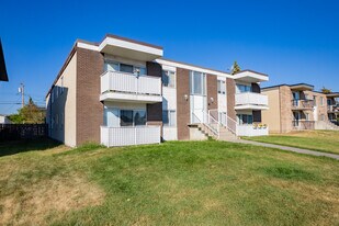 4511 73 St NW in Calgary, AB - Building Photo