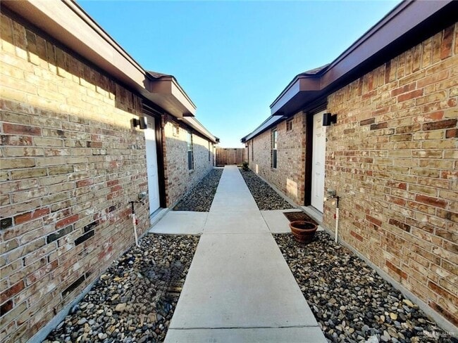3910 Paola St, Unit 4 in Edinburg, TX - Building Photo - Building Photo
