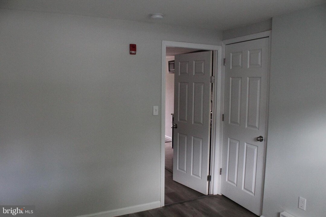 565 Van Kirk St in Philadelphia, PA - Building Photo