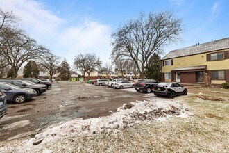 8439 Hickory Dr in Sterling Heights, MI - Building Photo - Building Photo