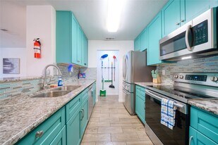 10912 Gulf Fwy, Unit 28 in Houston, TX - Building Photo