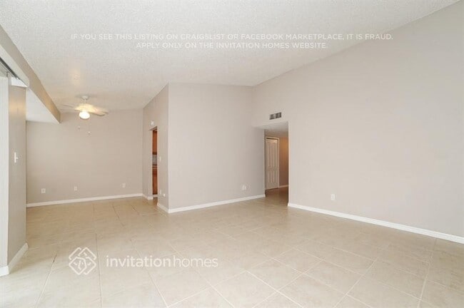 2324 Fulton Way SW in Largo, FL - Foto de edificio - Building Photo