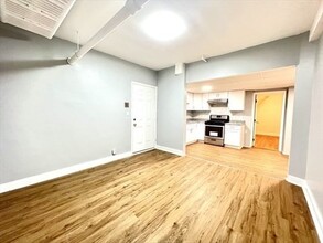 1564 Commonwealth Ave in Boston, MA - Building Photo - Building Photo