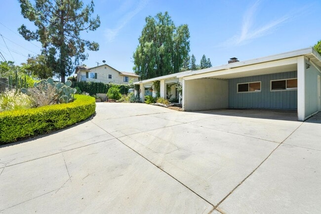 8461 Valley Circle Blvd in Los Angeles, CA - Building Photo - Building Photo