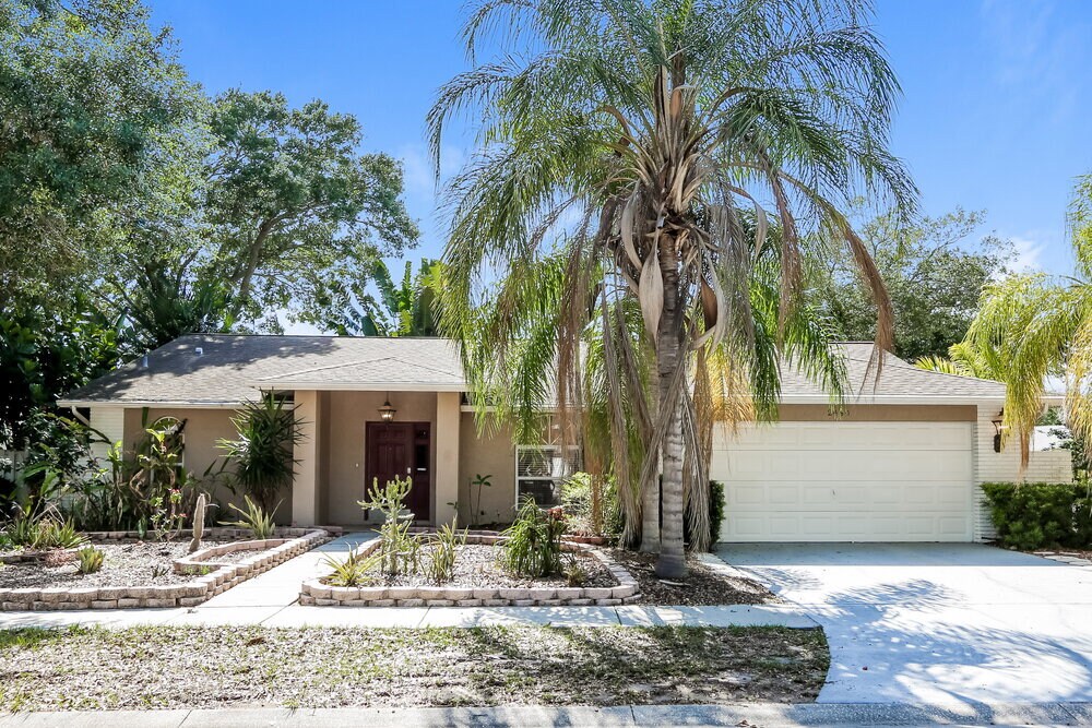 2444 Briar Oak Cir in Sarasota, FL - Building Photo