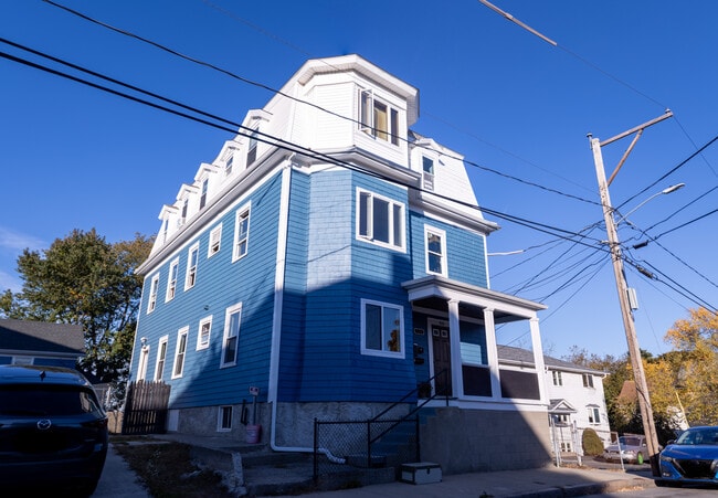 400 Snell St, Unit 1 in Fall River, MA - Building Photo - Building Photo
