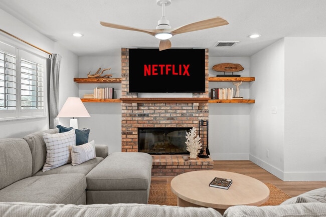 350 La Hacienda Dr in Indian Rocks Beach, FL - Building Photo - Building Photo