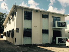 1350 SW 5th St in Miami, FL - Foto de edificio - Building Photo