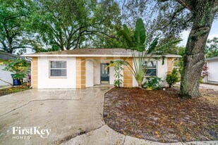 812 W Sligh Ave in Tampa, FL - Building Photo
