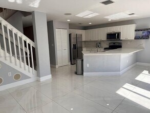 11612 NW 51st Terrace in Doral, FL - Building Photo - Building Photo