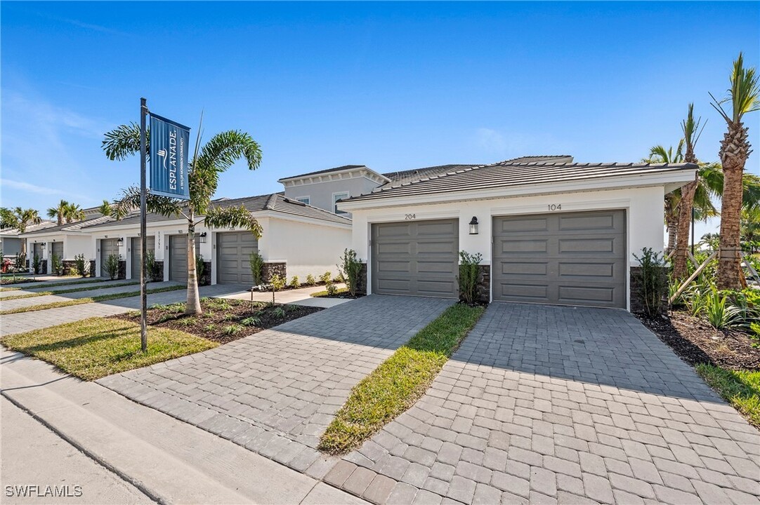 11751 Venetian Lagoon Dr in Ft. Myers, FL - Building Photo