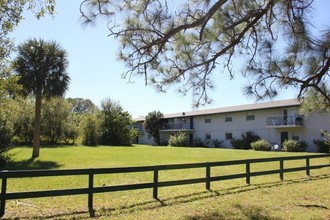 College Park & Green Tree Apartments in Fort Pierce, FL - Building Photo - Building Photo