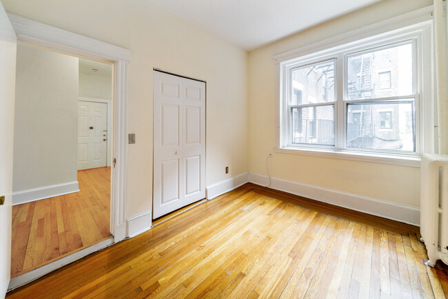 137 Peterborough St, Unit #2 in Boston, MA - Foto de edificio - Building Photo