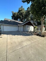 1020 W 4th St in Chico, CA - Building Photo