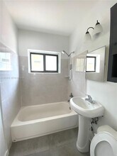 165 NE 56th St in Miami, FL - Building Photo - Building Photo