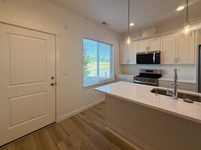 344 SE Shetterly Dr in Dallas, OR - Building Photo - Building Photo
