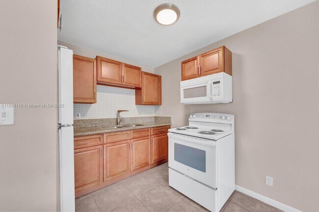 2610 Riverland Dr in Fort Lauderdale, FL - Building Photo - Building Photo