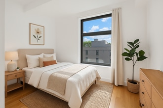 337 E 41st St, Unit 2a in New York, NY - Foto de edificio - Building Photo
