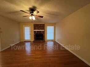 3330 Crosswinds Dr in Hope Mills, NC - Building Photo - Building Photo