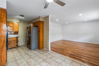 23-31 28th St-Unit -2 in New York, NY - Building Photo - Building Photo