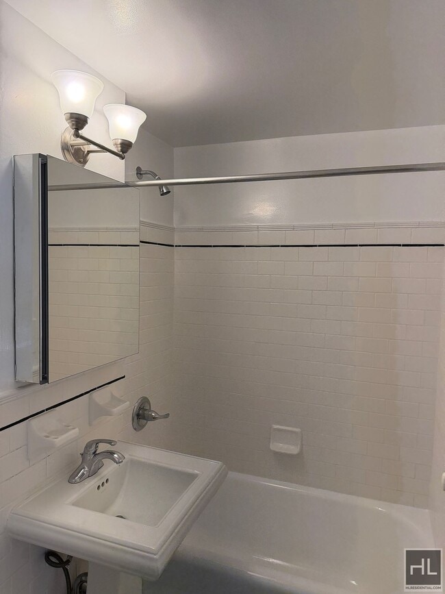 Christopher Street, Unit 4N in New York, NY - Building Photo - Building Photo