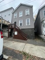820 1st St in Rensselaer, NY - Building Photo
