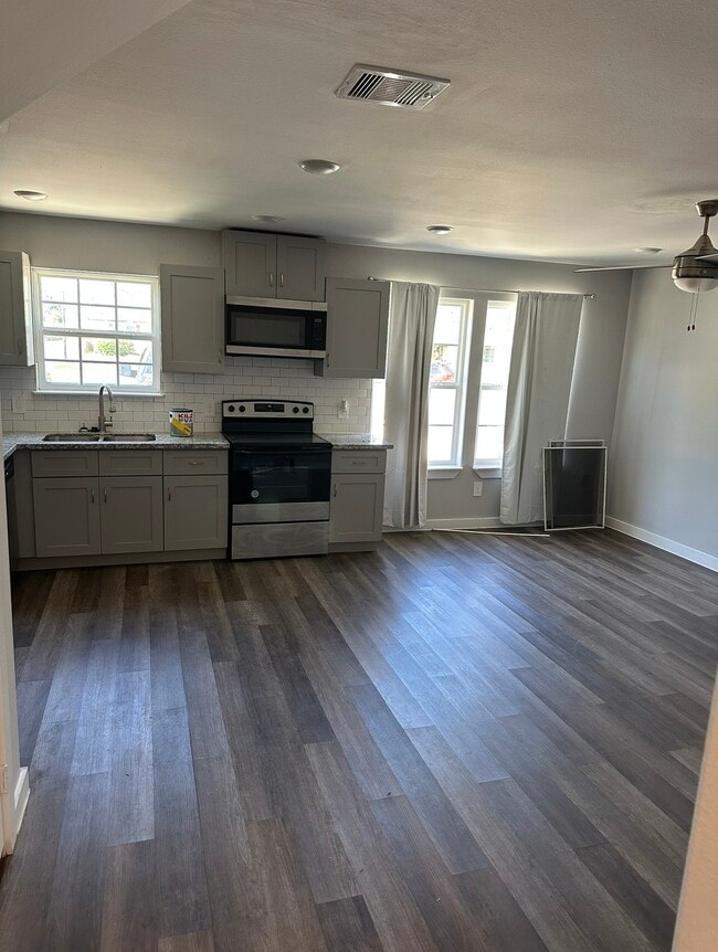 8206 Furray Rd in Houston, TX - Building Photo - Building Photo