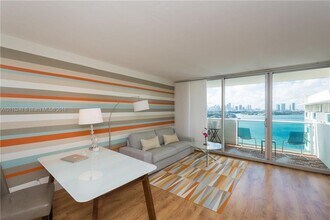 1200 West Ave, Unit 1502 in Miami Beach, FL - Foto de edificio - Building Photo