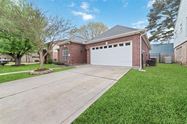 13311 Duke of York Ln in Houston, TX - Foto de edificio - Building Photo