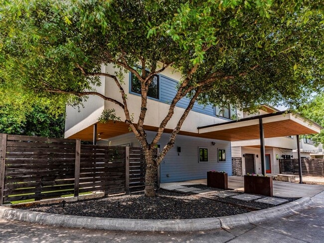 2101 Montopolis Dr in Austin, TX - Building Photo - Building Photo