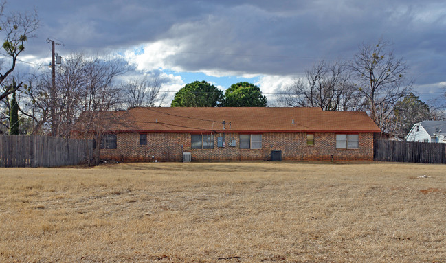 1325 Cedar St in Abilene, TX - Foto de edificio - Building Photo