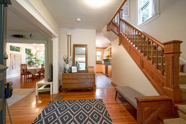 926 SE 15th Ave in Portland, OR - Building Photo - Building Photo