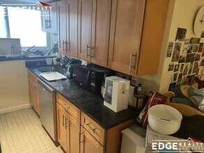 2 Hingham St, Unit 4B in Cambridge, MA - Building Photo - Building Photo