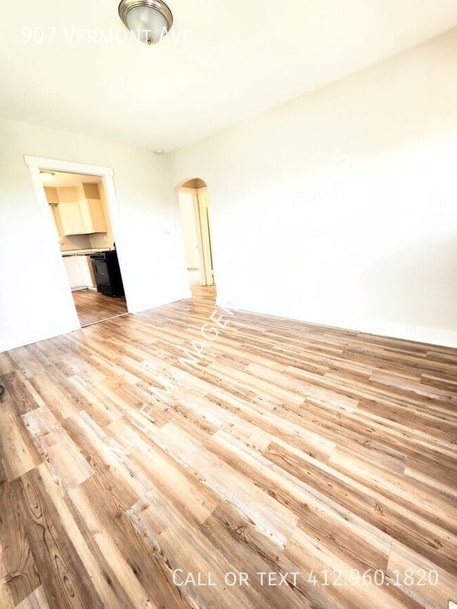 907 Vermont Ave in White Oak, PA - Building Photo - Building Photo