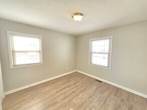 3541 Lisbon Ln in Louisville, KY - Building Photo - Building Photo