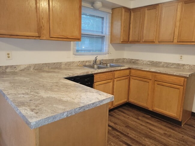 618-18.5 Sunflower Dr in Liverpool, NY - Building Photo - Building Photo