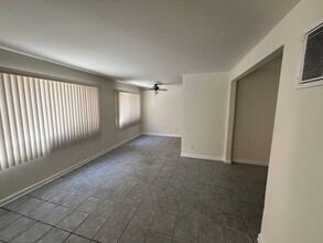 11751 Hart St, Unit Unit 03 in Los Angeles, CA - Building Photo - Building Photo