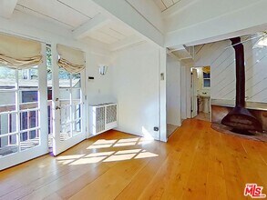 10211 Seabury Ln in Los Angeles, CA - Foto de edificio - Building Photo