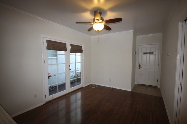 206 41st St, Unit 206 in Manhattan Beach, CA - Building Photo - Building Photo