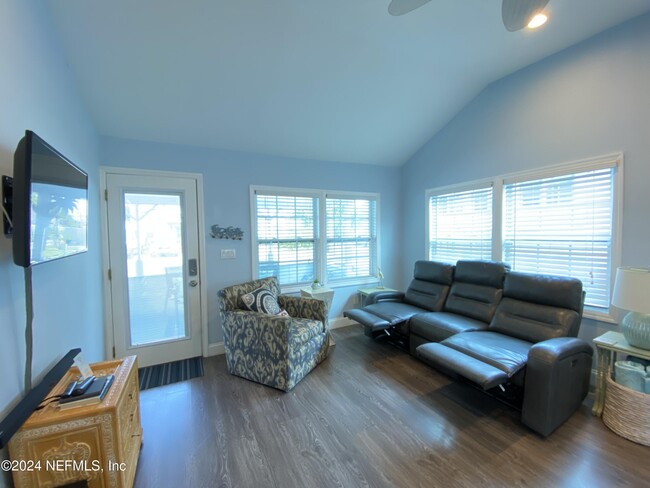120 8th St N in Jacksonville Beach, FL - Building Photo - Building Photo