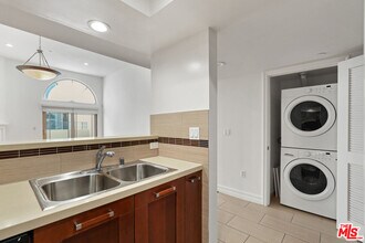 1240 S Sherbourne Dr in Los Angeles, CA - Foto de edificio - Building Photo