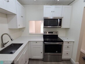 4334 NW 9th Ave-Unit -7-1C in Pompano Beach, FL - Building Photo - Building Photo