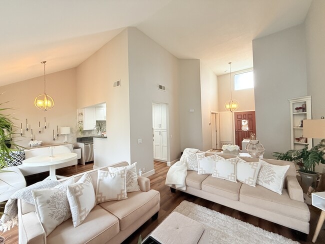 property at 532 1/2 Via De La Valle