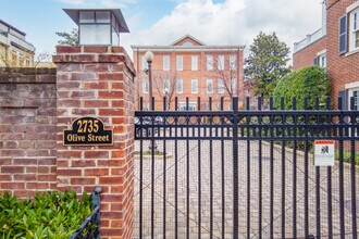 Phillips School Condominium in Washington, DC - Foto de edificio - Building Photo