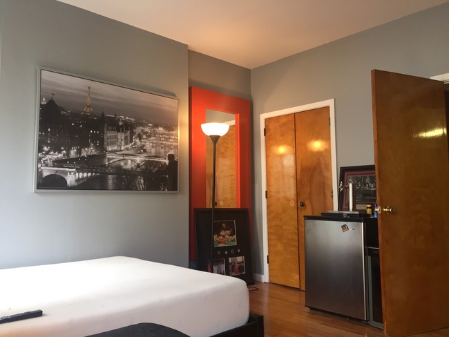 HUGE ONE BEDROOM UTILITIES INCLUDED in New York, NY - Foto de edificio - Building Photo
