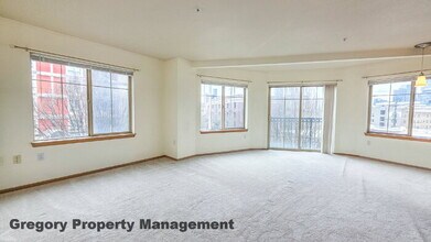 700 E Denny Way in Seattle, WA - Building Photo - Building Photo