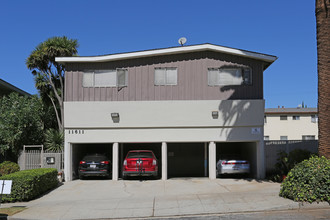 11611 Darlington Ave in Los Angeles, CA - Building Photo - Building Photo