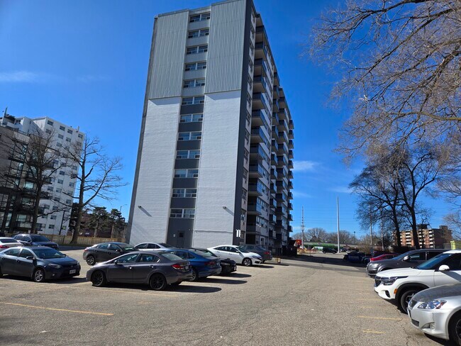La Belfontaine in Mississauga, ON - Building Photo - Building Photo