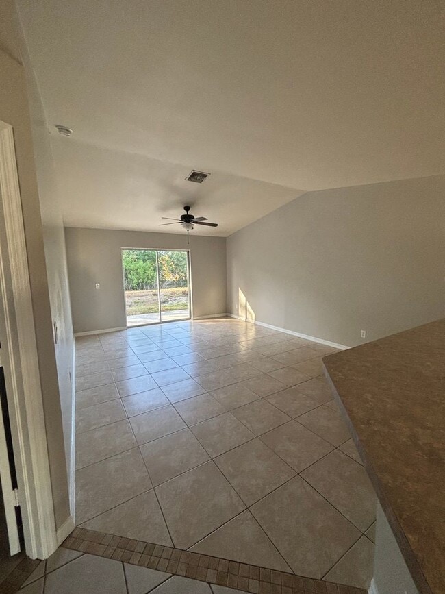 5319 Centennial Blvd in Lehigh Acres, FL - Building Photo - Building Photo